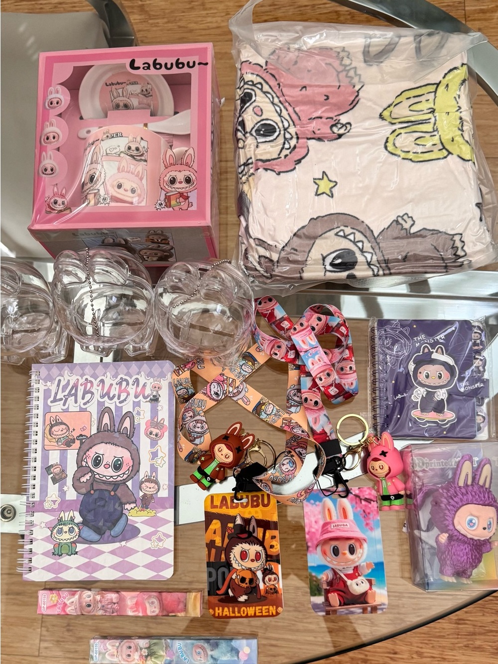 12 pieces Labubu things with throw soft blanket , ID La yard , Acrylic case